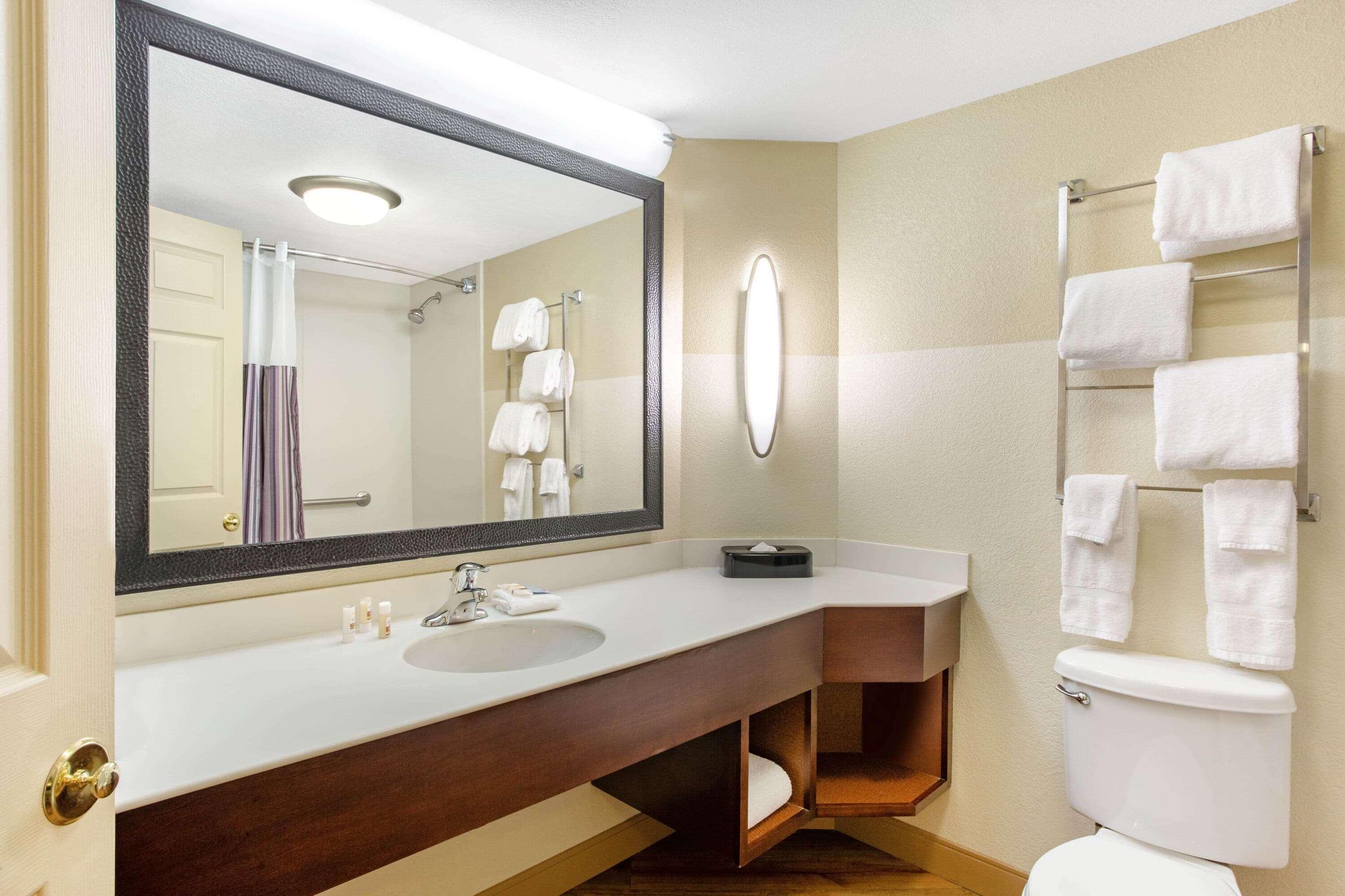 La Quinta By Wyndham Raleigh Hotel