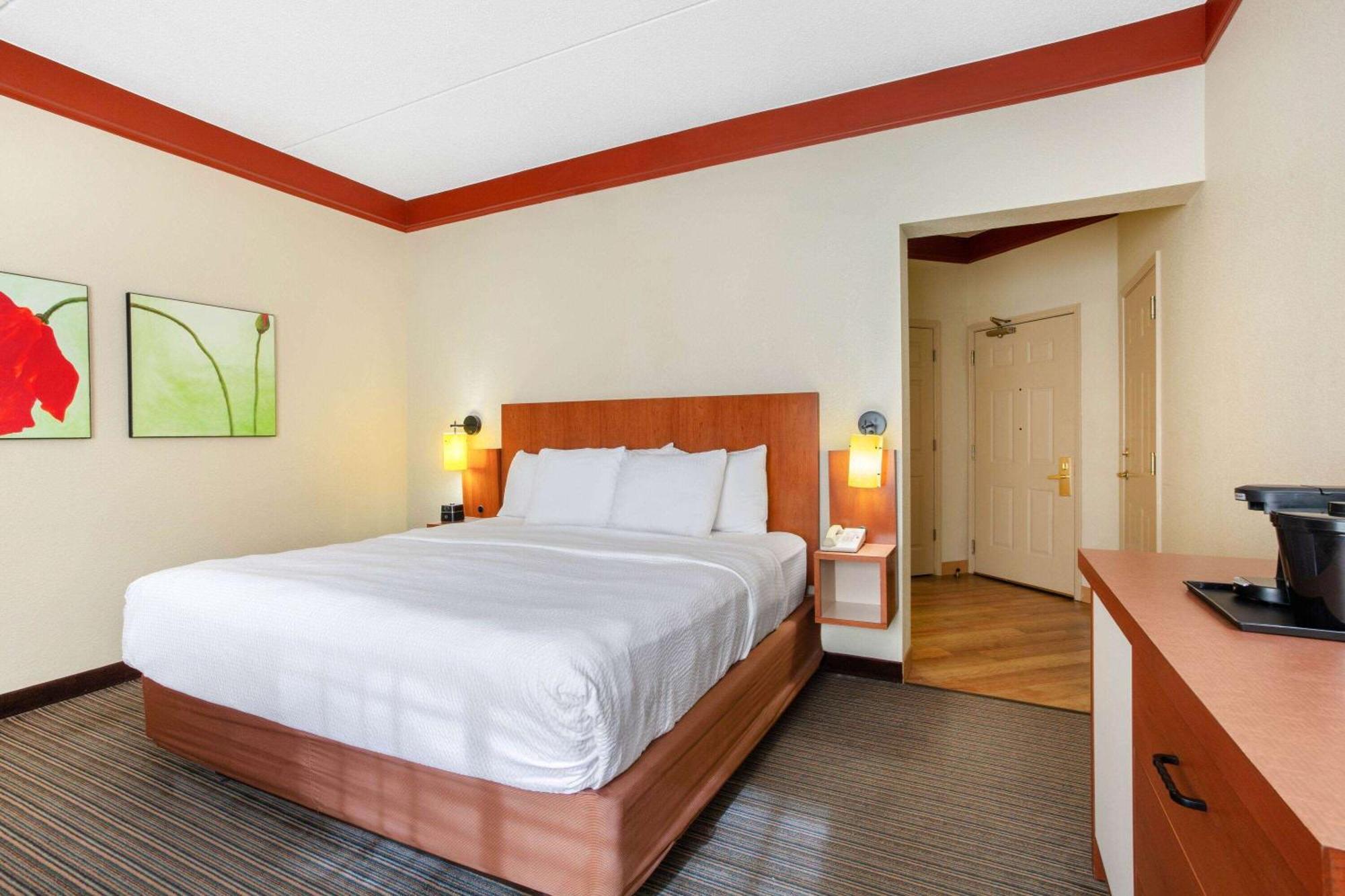 Hotel La Quinta By Wyndham Raleigh