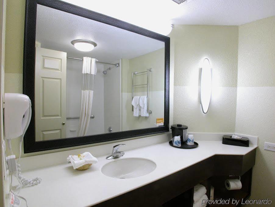 La Quinta By Wyndham Raleigh Hotel 3*