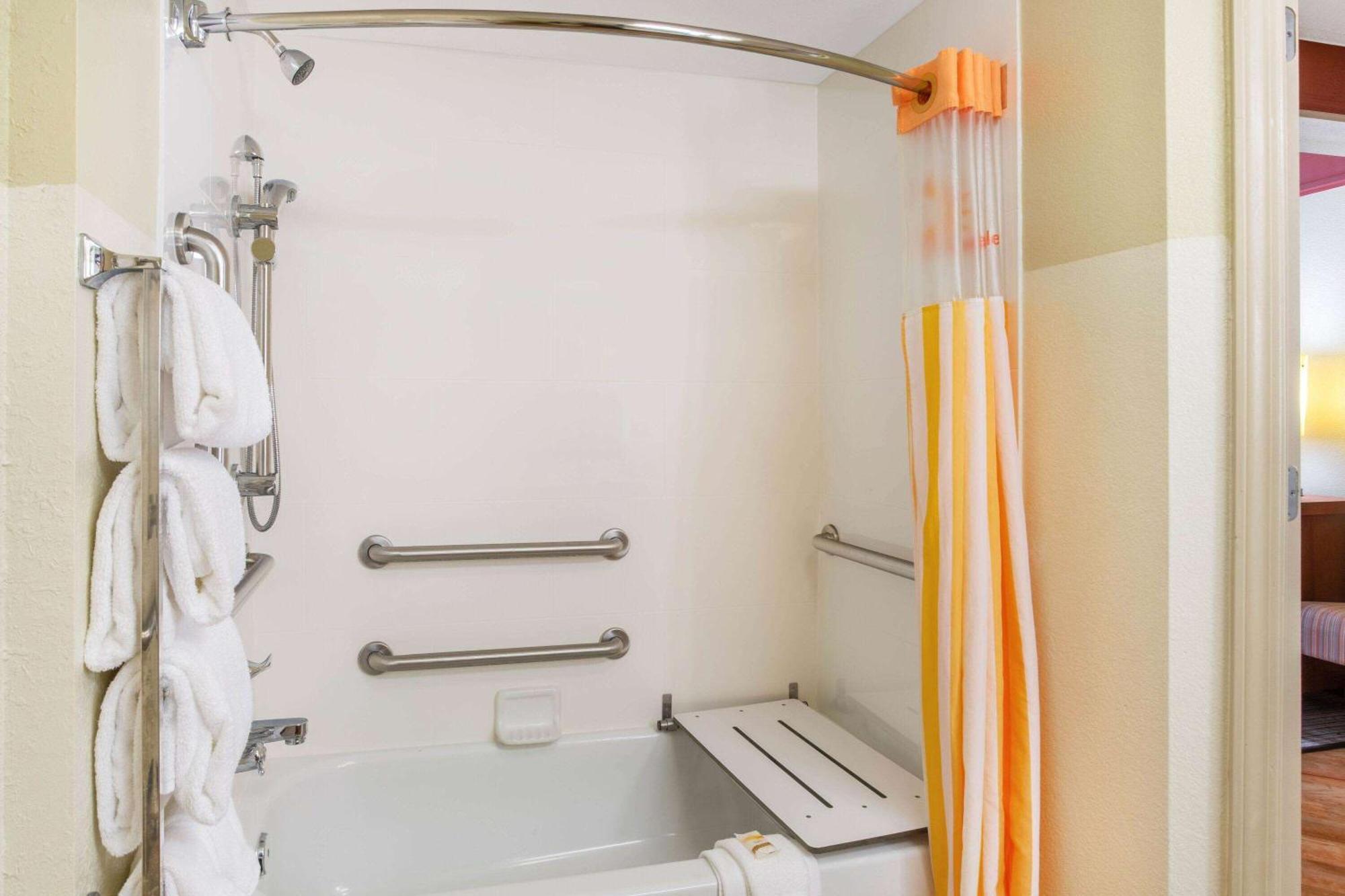 Hotel La Quinta By Wyndham Raleigh 3*