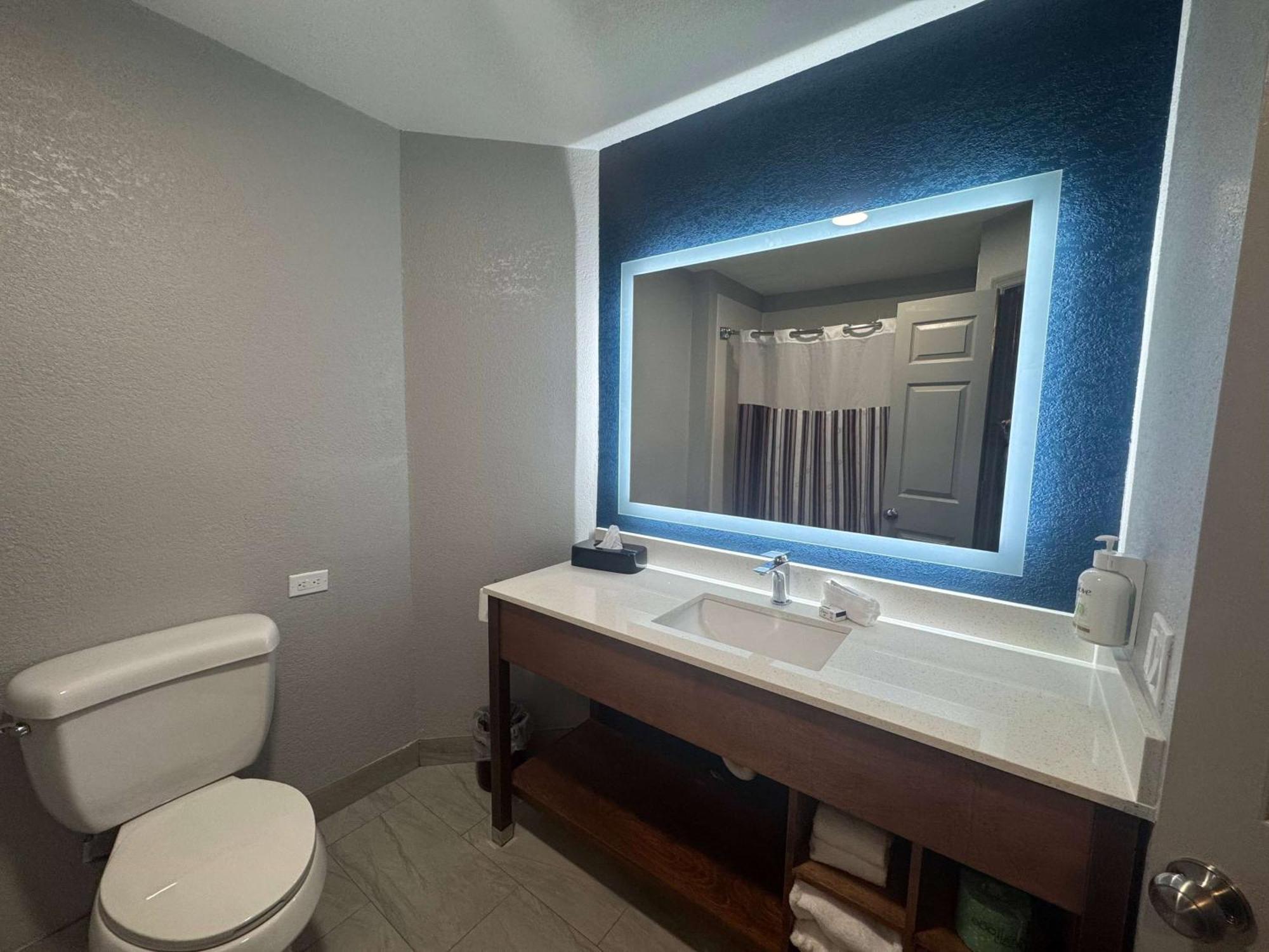 Hotel La Quinta By Wyndham Raleigh